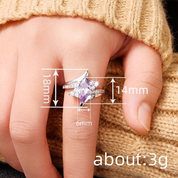 Beautiful Sterling Silver Ring for Women. Featuring a Unique Geometric Design. - Picture 5 of 5